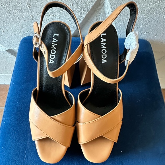 BNIB ASOS Lamoda flared heel platform sandal - Picture 2 of 15